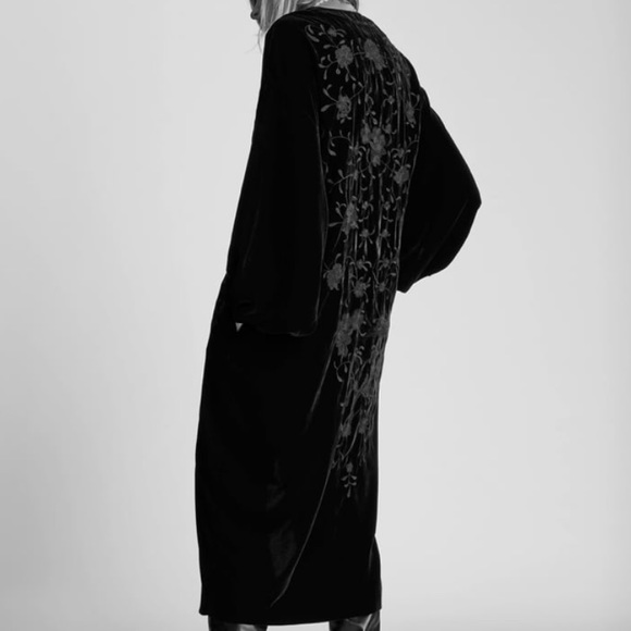 NWT Zara embroidered velvet kimono - Picture 10 of 10